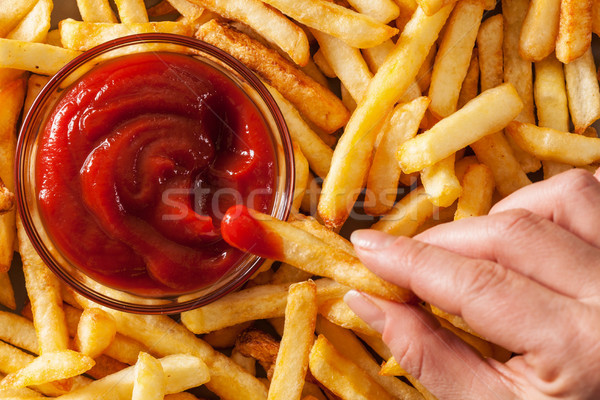 [[stock_photo]]: Main · frites · françaises · sauce · tomate · ketchup · haut · vue