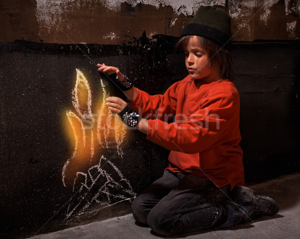 [[stock_photo]]: Flammes · espoir · sans-abri · garçon