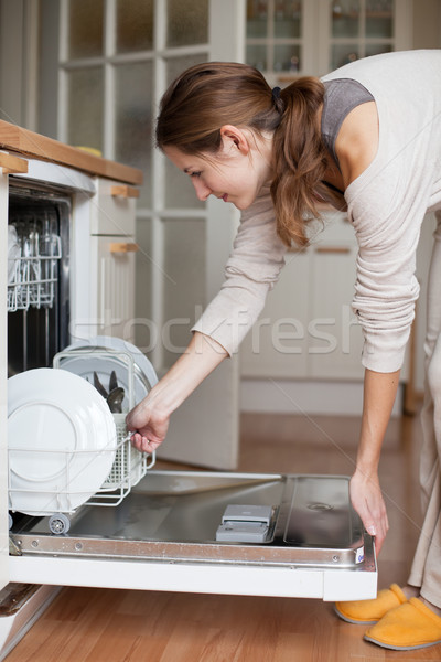 Prace domowe młoda kobieta dania zmywarka domu dziewczyna Zdjęcia stock © lightpoet