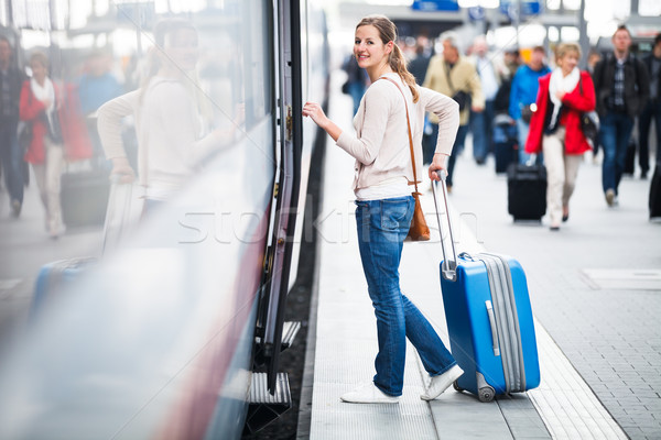 Mooie jonge vrouw boarding trein kleur afbeelding Stockfoto © lightpoet