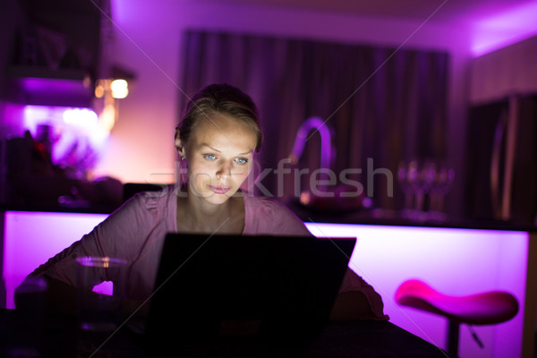 Mooie jonge vrouw brandend middernacht olie omhoog Stockfoto © lightpoet