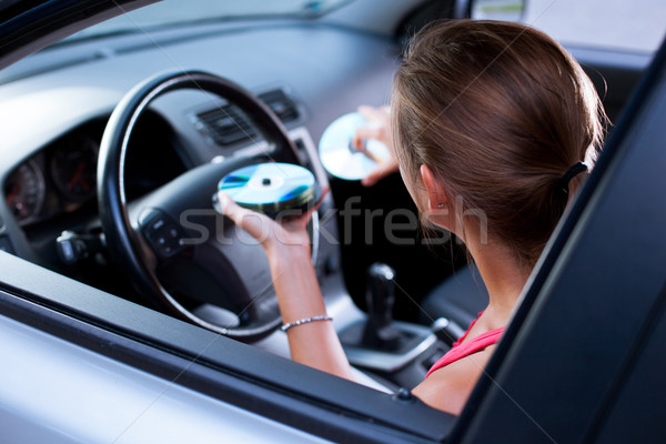 Jóvenes femenino conductor jugando música coche Foto stock © lightpoet