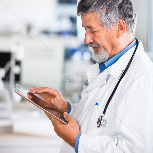 Starszy lekarza pracy kolor komputera Zdjęcia stock © lightpoet