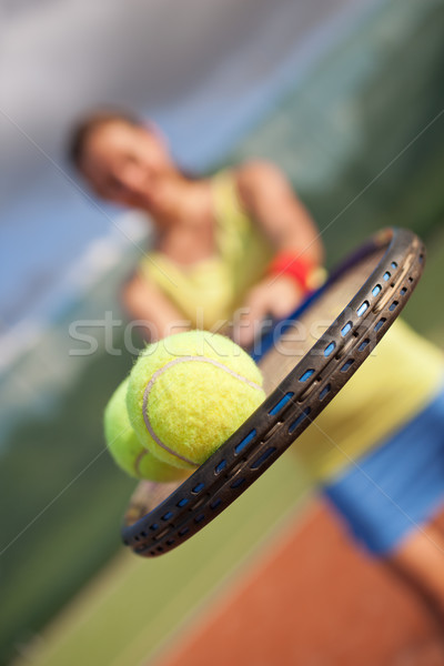 Mooie jonge vrouwelijke tennisspeler tennisbaan ondiep Stockfoto © lightpoet