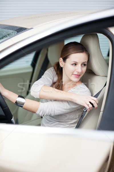 Foto stock: Bastante · mulher · jovem · condução · negócio · estrada