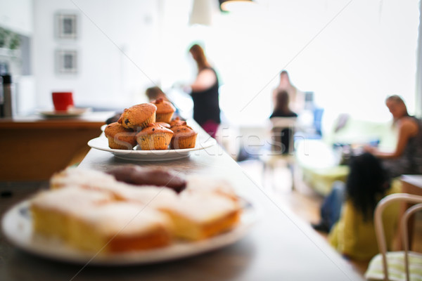 Stockfoto: Muffins · hand · koffie · chocolade · cake