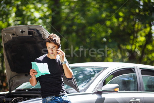 Gut aussehend junger Mann fordern Hilfe Auto defekt Stock foto © lightpoet