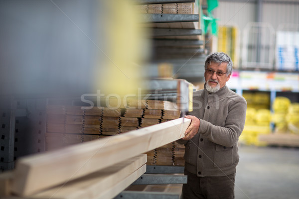 Stock foto: Mann · Auswahl · kaufen · Bau · Holz