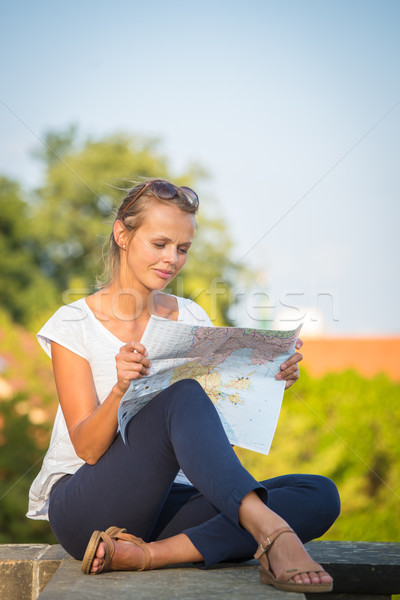 Joli jeunes Homme touristiques étudier carte [[stock_photo]] © lightpoet