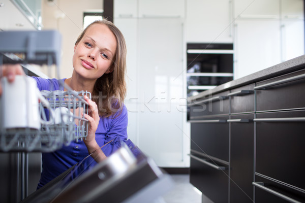 Mooie jonge vrouw moderne goed keuken Stockfoto © lightpoet