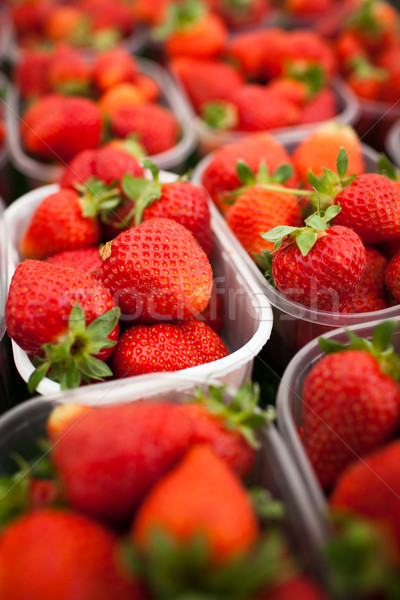 Photo stock: Marché · fraîches · fraises · alimentaire · fruits