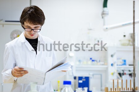 Jeunes Homme chercheur sur recherche scientifique [[stock_photo]] © lightpoet