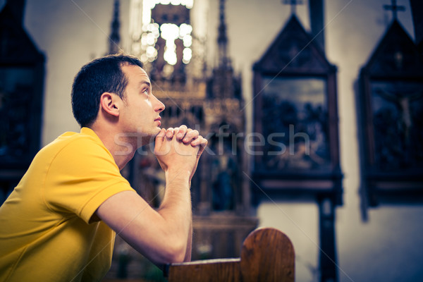 Bonito moço oração igreja menina cara Foto stock © lightpoet