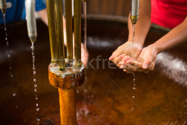 Emberek tömés felfelé kezek egészséges ásványvíz Stock fotó © lightpoet