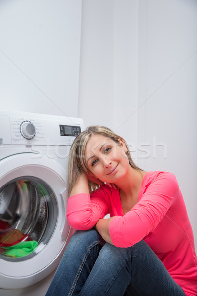 Foto stock: Trabalhos · domésticos · mulher · jovem · lavanderia · raso · cor