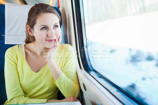Zdjęcia stock: Młoda · kobieta · pociągu · działalności · dziewczyna · zimą