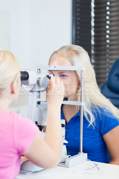 Foto stock: Jóvenes · femenino · paciente · ojos · bastante