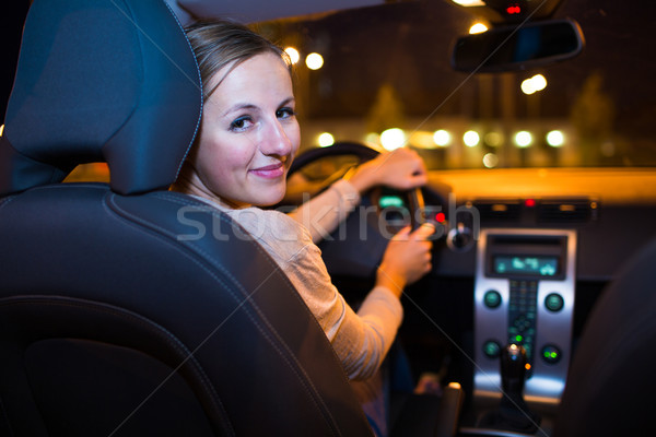 ストックフォト: かなり · 若い女性 · 運転 · 新しい車 · ビジネス · 道路