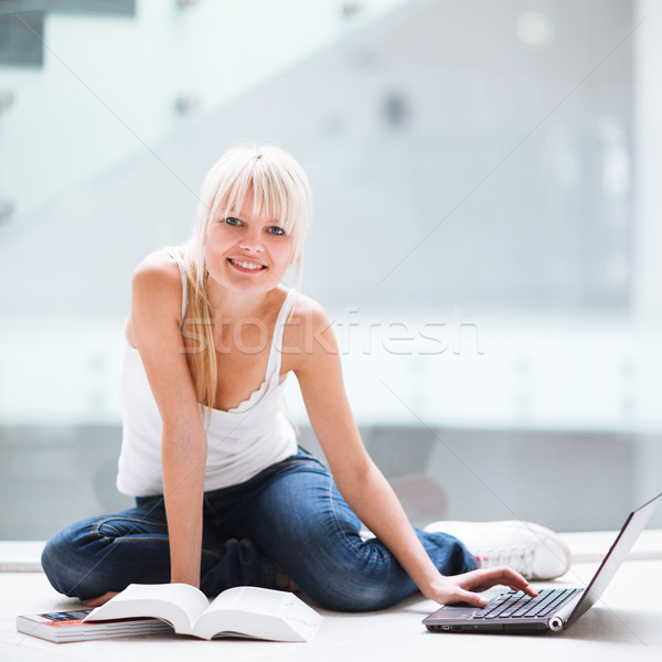 Stock fotó: Kampusz · csinos · női · diák · laptop · könyvek