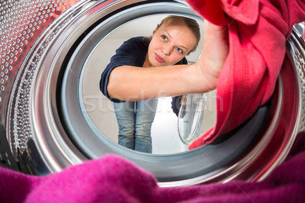 Stockfoto: Huishoudelijk · werk · jonge · vrouw · wasserij · ondiep · kleur