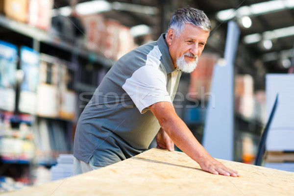 [[stock_photo]]: Supérieurs · homme · achat · construction · bois