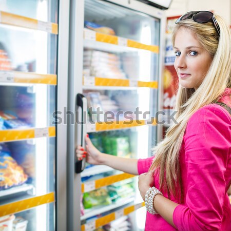 [[stock_photo]]: Belle · jeune · femme · Shopping · épicerie · couleur · femme