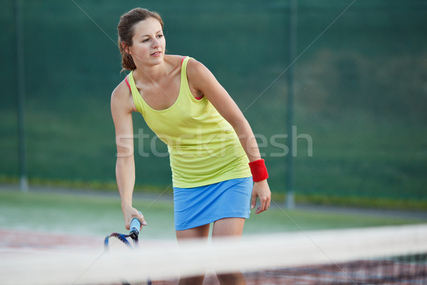 Ziemlich jungen weiblichen Tennisspieler Tennisplatz seicht Stock foto © lightpoet