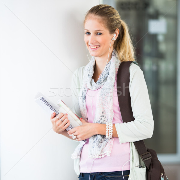 Stockfoto: Student · campus · mooie · vrouwelijke · boeken · laptop