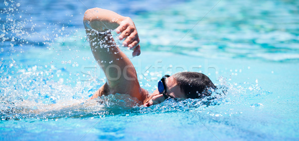 Moço natação rastejar piscina trem Foto stock © lightpoet