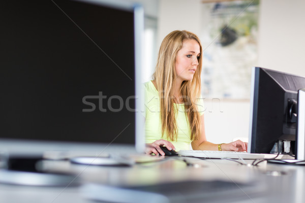 довольно женщины студент глядя экране Сток-фото © lightpoet