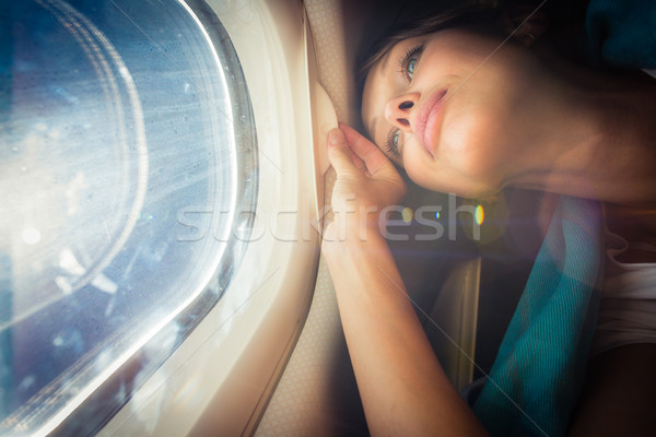 Stock fotó: Boldog · női · repülőgép · élvezi · kilátás · ablak