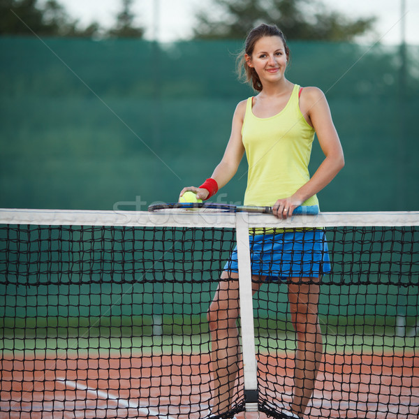Stock fotó: Csinos · fiatal · női · teniszező · teniszpálya · sekély