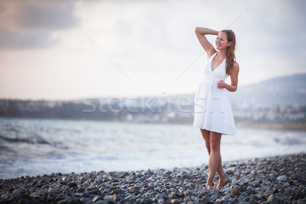 年輕女子 海灘 享受 夏天 商業照片 © lightpoet