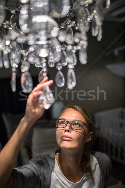 Bastante mulher jovem escolher direito lustre moderno Foto stock © lightpoet