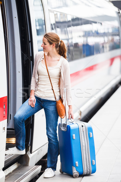 Güzel genç kadın yatılı tren renk görüntü Stok fotoğraf © lightpoet