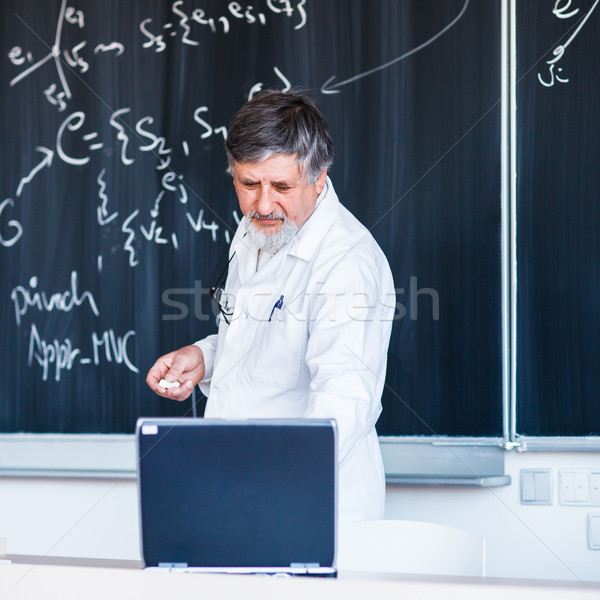 Stockfoto: Senior · chemie · hoogleraar · schrijven · boord · krijt