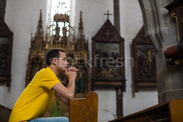 Bonito moço oração igreja cara rezar Foto stock © lightpoet