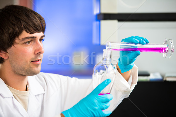 Jungen männlich Forscher tragen heraus wissenschaftliche Forschung Stock foto © lightpoet