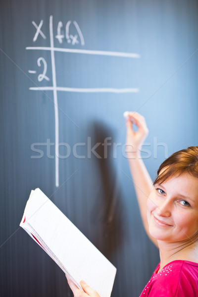 Foto stock: Bastante · jovem · escrita · quadro-negro · matemática