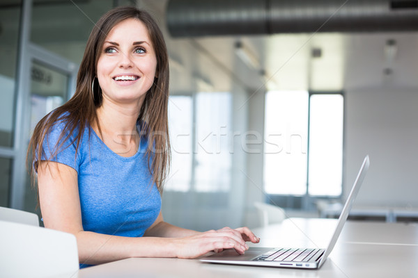 [[stock_photo]]: Bibliothèque · joli · Homme · étudiant · portable · livres