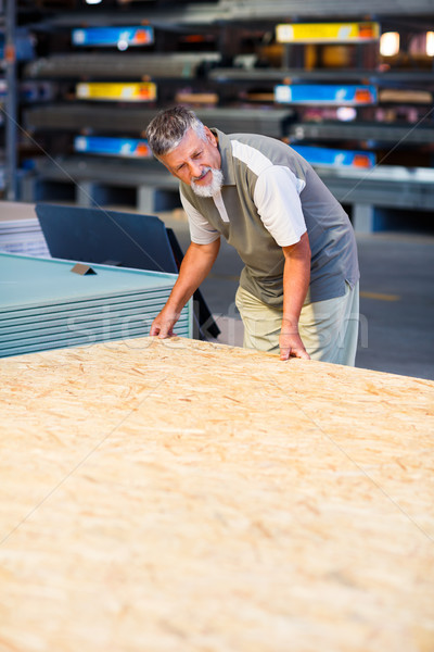 Senior man kopen bouw hout Stockfoto © lightpoet