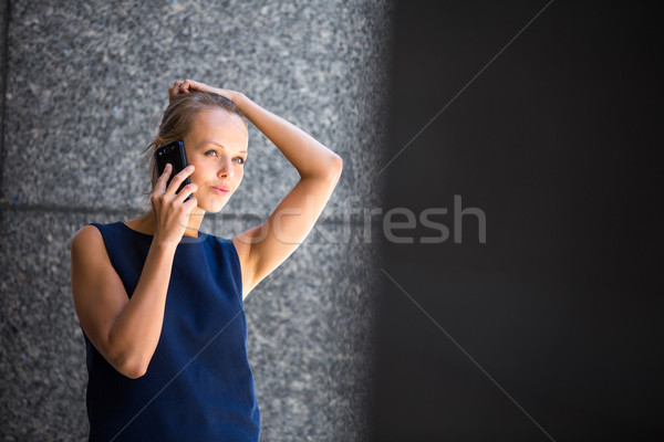 かなり 小さな 女性実業家 話し 電話 現代建築 ストックフォト © lightpoet