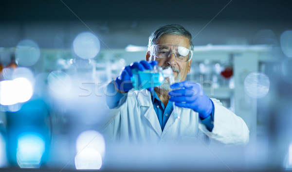 Kıdemli erkek araştırmacı dışarı bilimsel araştırma Stok fotoğraf © lightpoet