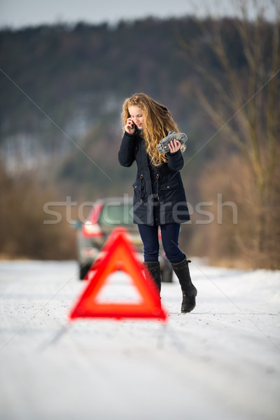 年輕女子 上 警告 三角形 調用 商業照片 © lightpoet