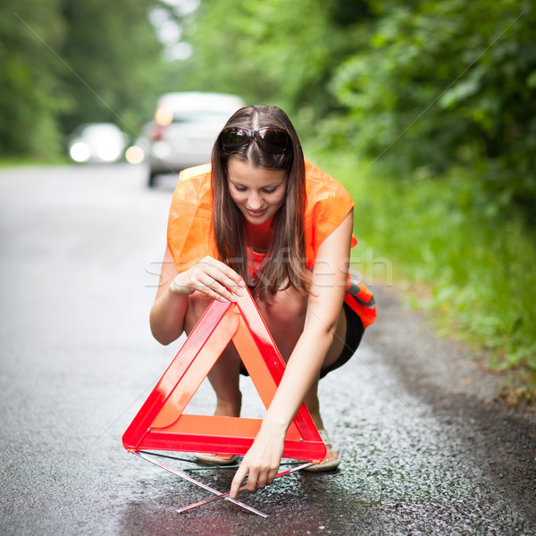 Jovem feminino motorista carro quebrado para baixo Foto stock © lightpoet