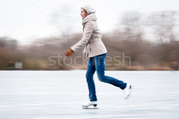 Stockfoto: Jonge · vrouw · buitenshuis · vijver · winter · dag