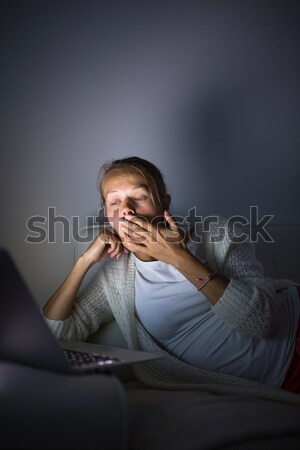 Foto stock: Cansado · mulher · jovem · ardente · Óleo · trabalhando · tarde