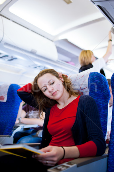 Foto stock: Bastante · jóvenes · femenino · bordo · aeronaves · lectura