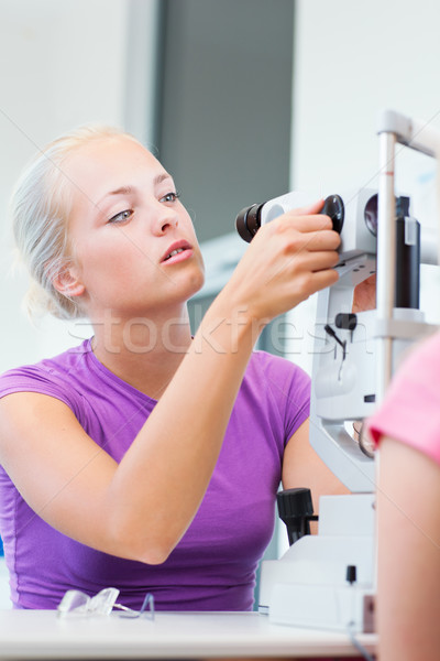 Foto stock: Retrato · jovem · bastante · optometrista · lâmpada · vista