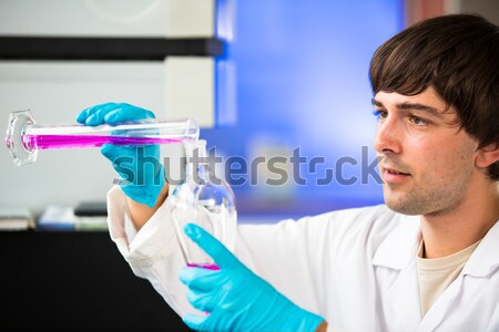 Fiatal férfi kutató hordoz ki tudományos kutatás Stock fotó © lightpoet